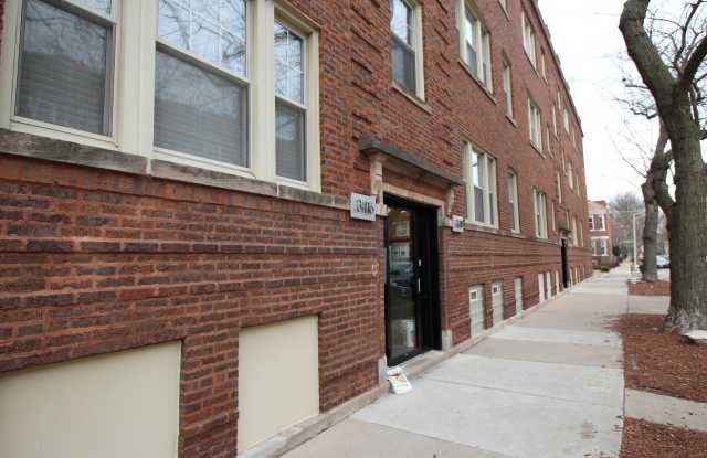 1901 W NEWPORT Avenue Gallery 1