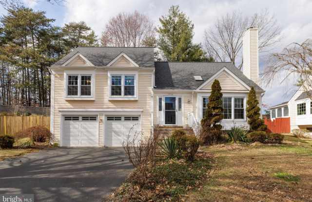 7710 GREEN GARLAND DR - 7710 Green Garland Drive, Newington Forest, VA 22153