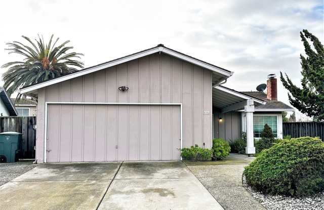 Charming 3-bed/2-bath House with a Fenced-In Yard in Union City Available! - 4856 Carrie Court, Union City, CA 94587