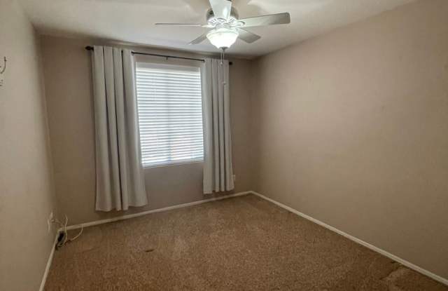 3 BEDROOM +DEN IN GLENDALE Gallery 4