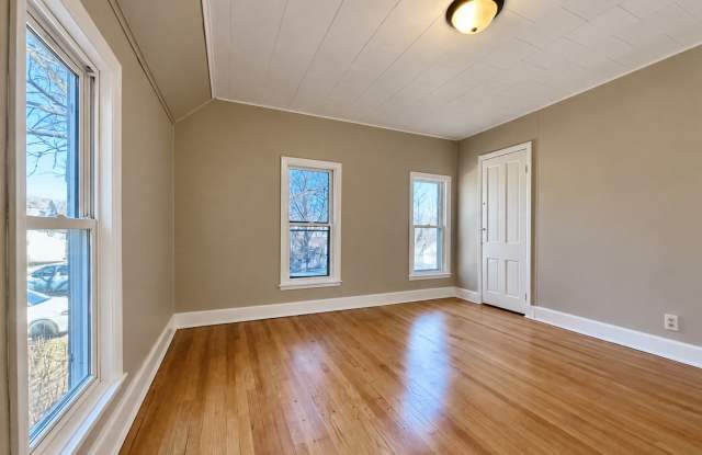 Impressive 5-bedroom 2-bathroom Home in St. Paul! Gallery 1