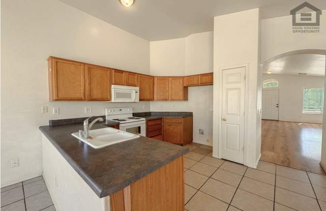 3Bed/2Bath House at Northern Ave/87th Ave! Ready for Immediate Move-In! – Corner Lot! Gallery 1