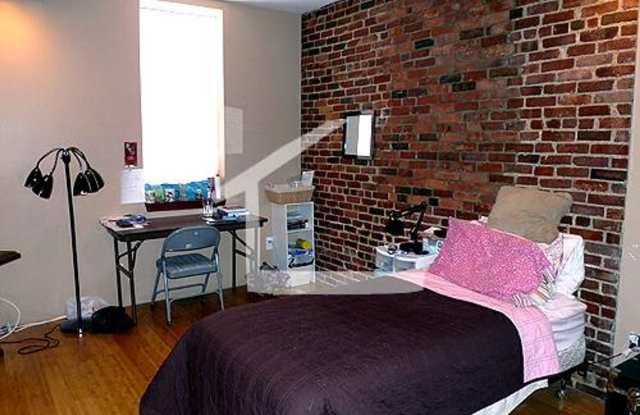 Modern Apt w Exposed Brick on Brookline Allston Border!  Near T Gallery 4