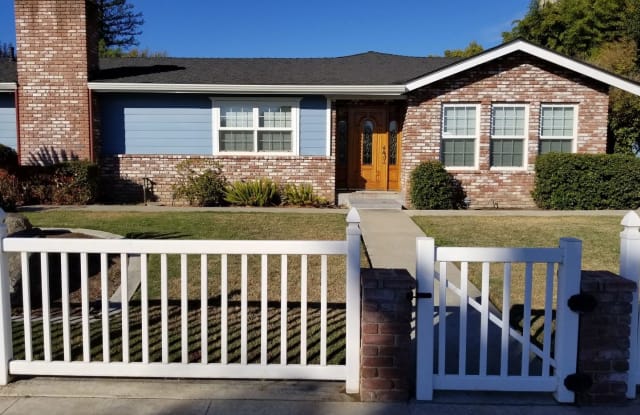 1556 Coelho - 1556 East Coelho Avenue, Tulare, CA 93274