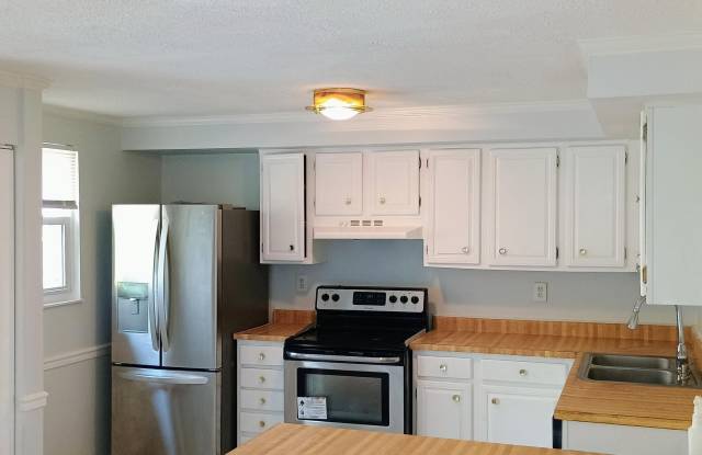 1716 CARRIAGE WAY Gallery 3