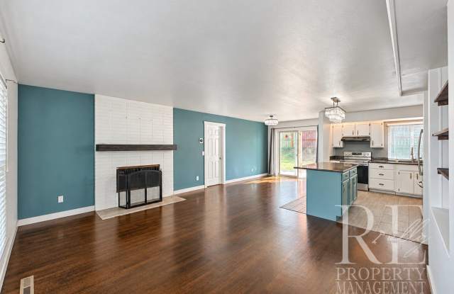 Spacious 3-Bedroom Home with Bonus Room, Fireplace & Expansive Patio Gallery 3