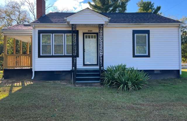 MOVE-IN READY! *HOLIDAY MOVE-IN SPECIAL $300 off the first full months rent* - 2121 North New Hope Road, Gastonia, NC 28054