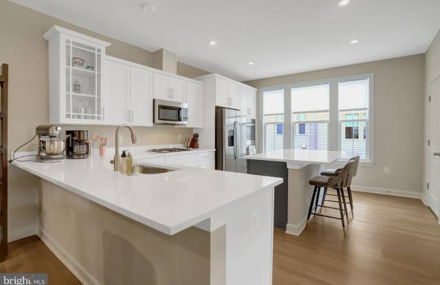 7300 MOUNTAINEER Drive Gallery 2