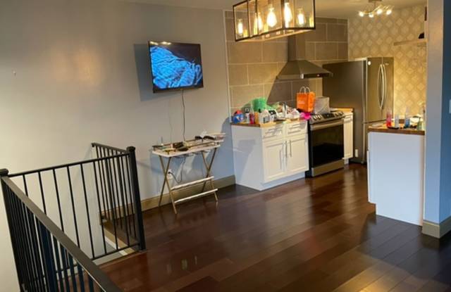 Spacious Townhome 2Bed/1Bath- Available July 1 photos photos