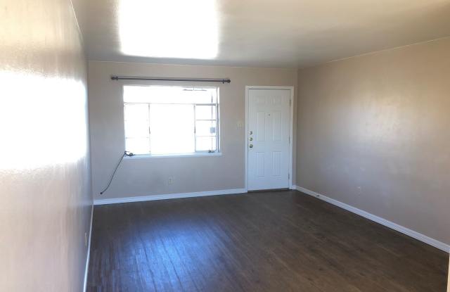 5702 MACON Lane Gallery 3