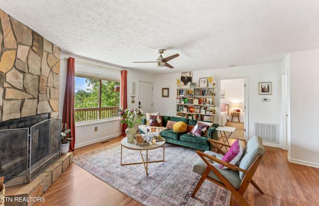 1720 Moon Court Gallery 1