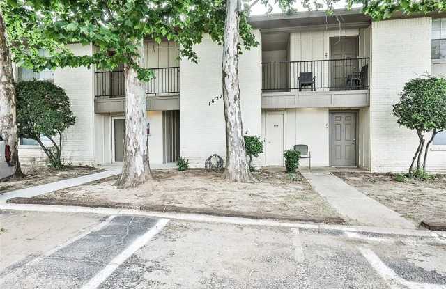 3-bedroom, 2-bathroom condo in Norman with central heat and air and washer and dryer provided Gallery 2