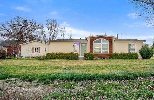 Country living, close to town!!! - 22387 Blessinger Road, Canyon County, ID 83669