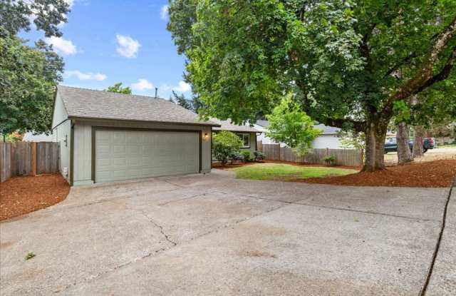 OCTOBER FREE RENT! Updated Single Level 3 Bedroom / 2 Bath Home in Salem ~ Apply Today! Gallery 4