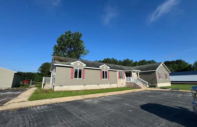20200 DUPONT Boulevard photos photos