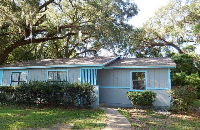 AFFORDABLE 2/1 w/  Huge Privacy Fenced Yard! $1095/month Avail April 1st! photos photos