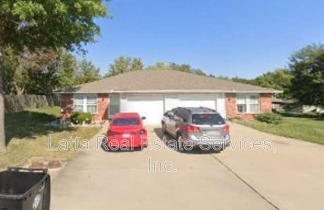 1503 Jones Ave - 1503 Jones Avenue, Pleasant Hill, MO 64080