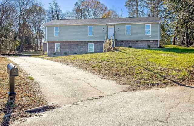 Move in Ready Stunning 4/3 Close To Everything In Greenville! photos photos