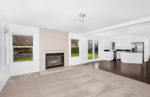 Spectacular 4 Bedroom Forest Ridge home in a highly desirable neighborhood Gallery 4