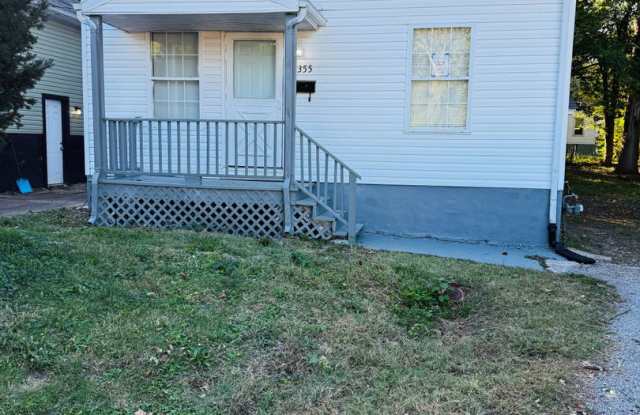 2 Bedroom Bungalow for Rent - Breckenridge Hills Gallery 1
