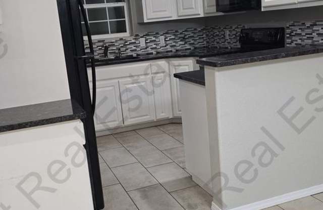 Beautiful 3 bedroom 2 bath home Gallery 3