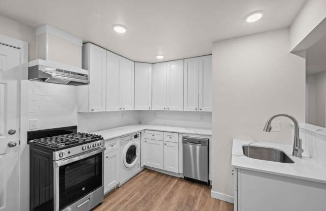 Freshly Remodeled 2 Bed, 1 Bath Home with Large Yard – Elkins, AR photos photos