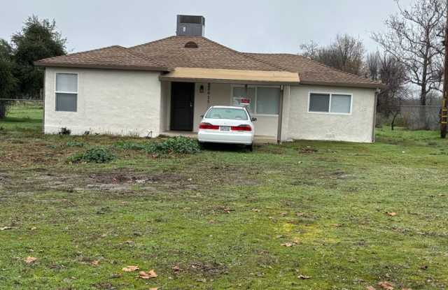 4 bedroom 3 bath House in Tudor AVAILABLE NOW!! Gallery 3