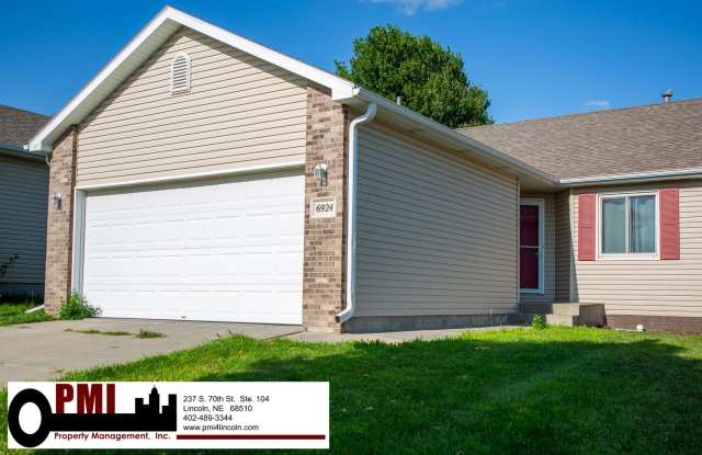 3 Bedroom and 3 Bathroom Duplex. Available to Rent July 15th photos photos