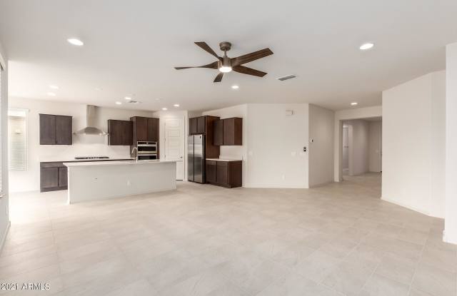 8757 W RANCHO Drive Gallery 3