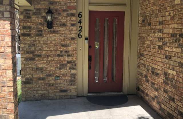 6426 Lago Vista Drive Gallery 2