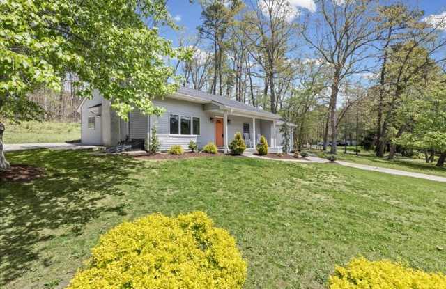 2901 N Lakeshore Drive photos photos