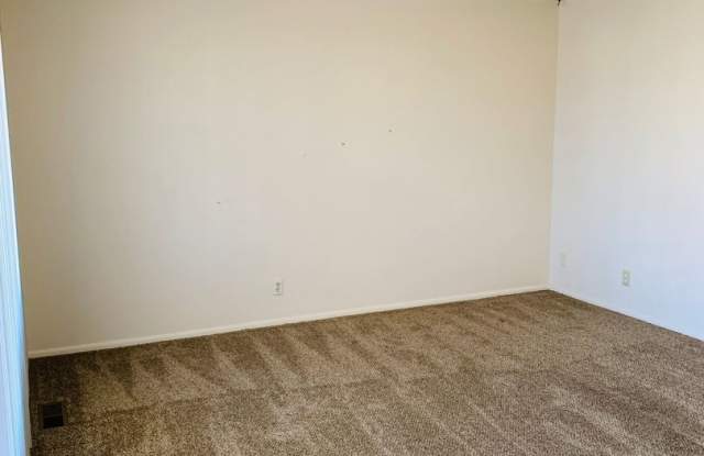 1934 E OAKRIDGE DRIVE Gallery 3