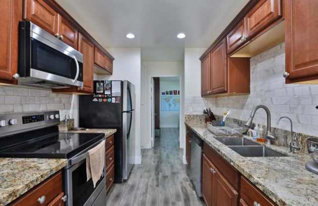 Sunny & Spacious 3BR Condo – Minutes from the Beach Gallery 4