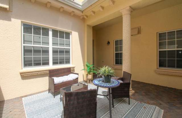 ** FIDDLER'S CREEK 3/3 WATERFRONT COACH HOME ** SOCIAL MEMBERSHIP TO FIDDLER'S CREEK ** Gallery 4