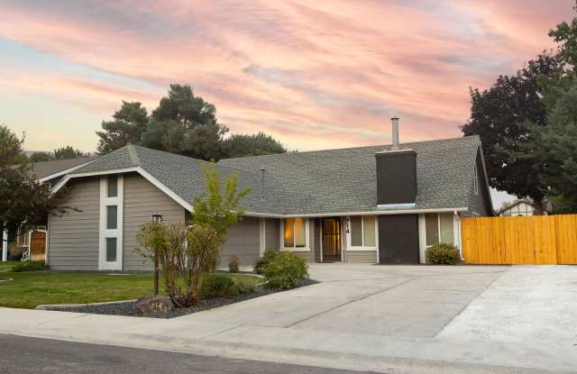 714 N Beachwood St photos photos