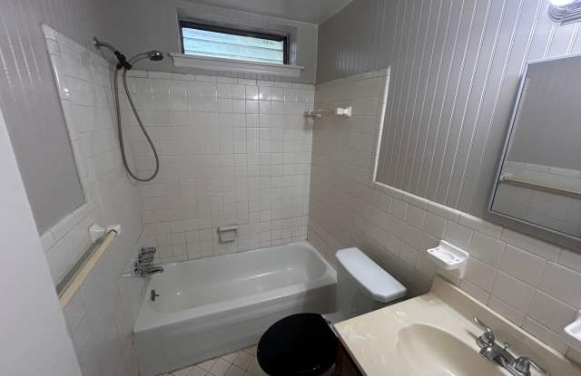 Large home with 4BR 3BA, bonus room! Ready now Gallery 3