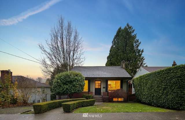 Charming 4BR 2BA Craftsman in Laurelhurst with Beach Club Access photos photos