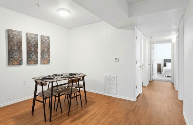 La Mirada Gallery 3