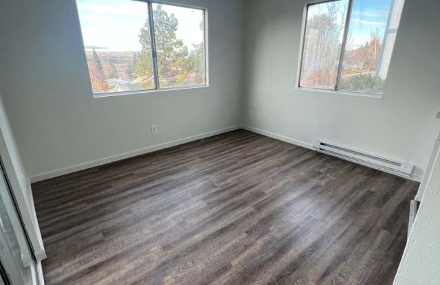 Newly Renovated - 3 Bedroom, 2 Bathroom Apartment - Pacific Terrace Gallery 4