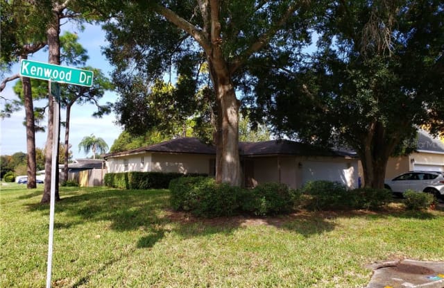 1024 KENWOOD DRIVE - 1024 Kenwood Drive, Greenbriar, FL 34698