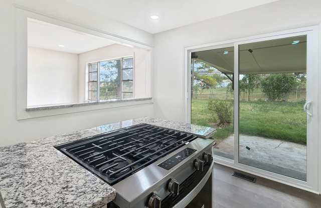 Fully Renovated 3 Bedroom Home with All-New Interior & Major System Updates Gallery 3