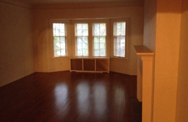3249 N Summit Ave Gallery 4