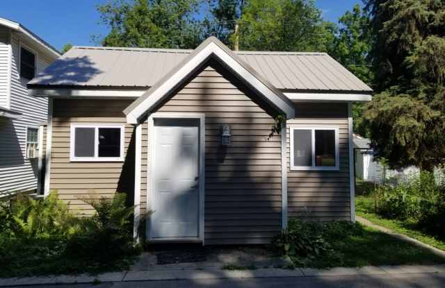 Lake Life All Year Round! - 1008 South Hansing Street, Syracuse, IN 46567