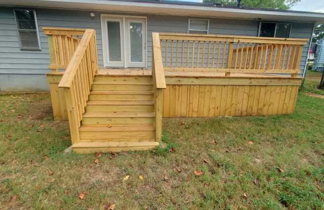 Contact Property managers Jeff and Tonia Rollins 501-626-9917 Gallery 4