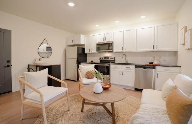 476 Taylor Apartments Gallery 4