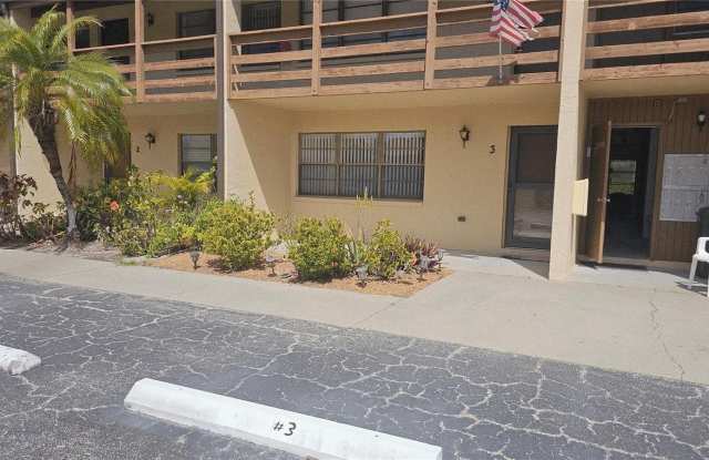 8 QUAILS RUN BOULEVARD photos photos