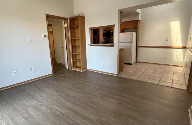 1000 Rambling Oaks - 8 Gallery 4