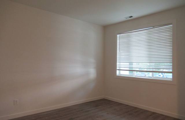 Light and Bright 3 bedroom 2.5 bath Townhome in Renton Gallery 3