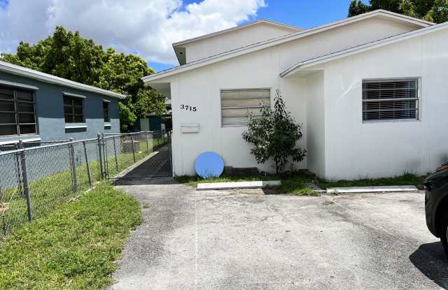 3715 Southwest 91 Avenue - 1 photos photos