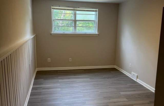 1404 POWELL Road Gallery 4